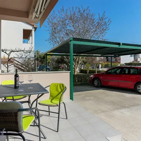 Laurea & Casia Пула