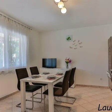 Laurea & Casia شقة *