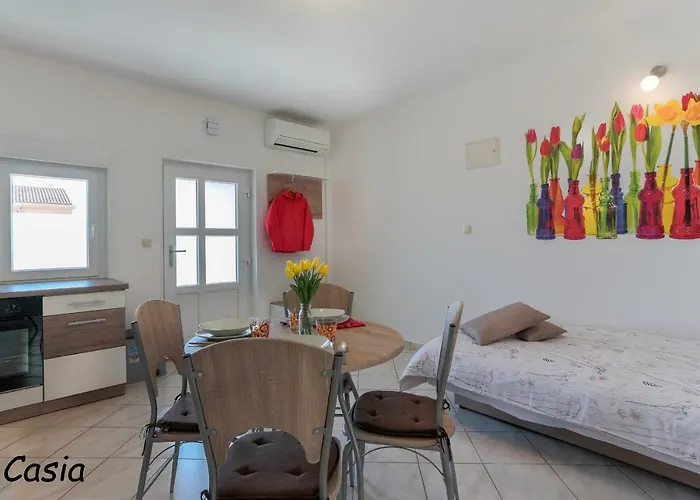 Laurea & Casia * פולה