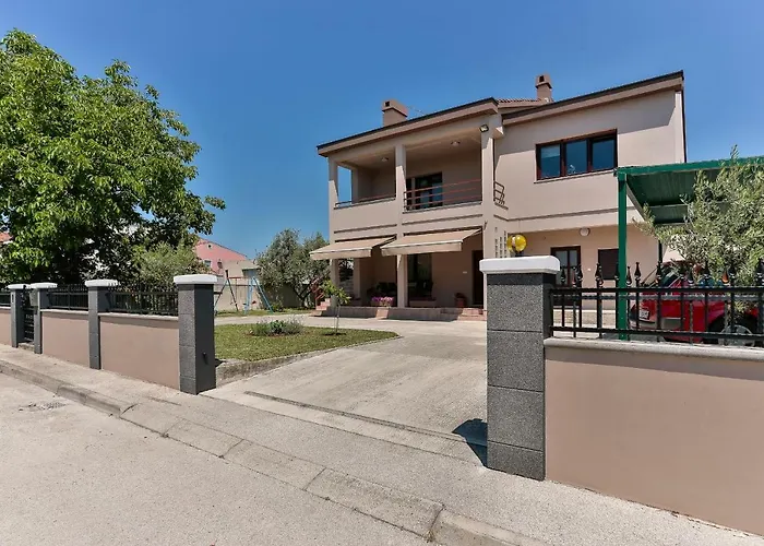 Laurea & Casia Apartman Póla