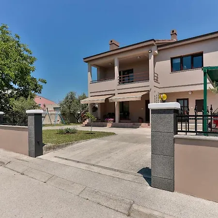 Laurea & Casia Апартаменты Пула